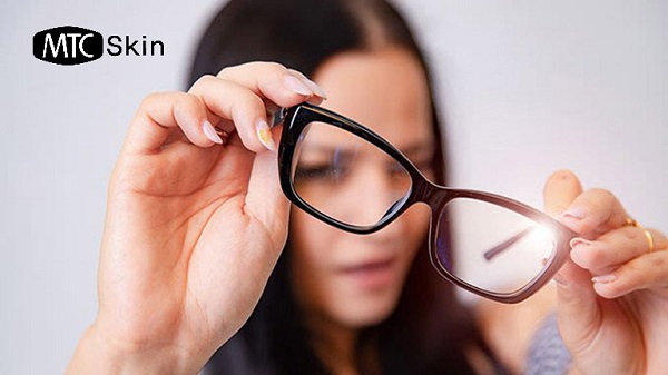 kiêng đeo kính sau tiêm filler mũi