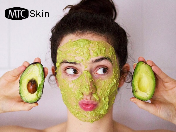 Làm mặt nạ cấp ẩm tại nhà bằng quả bơ