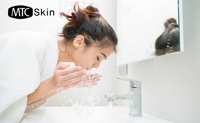 Làm sạch da trước khi peel