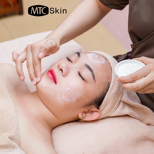 Kem massage mặt dành cho spa là gì?