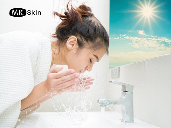cách rửa mặt vào mùa hè