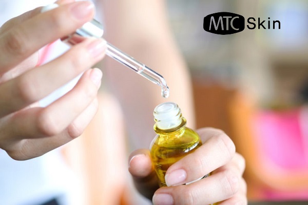 Cách sử dụng serum đúng cách vào mùa hè