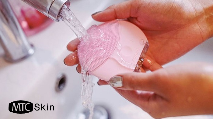 cách sử dụng máy rửa mặt