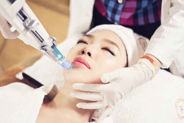 Cấy tinh chất vào da là gì?