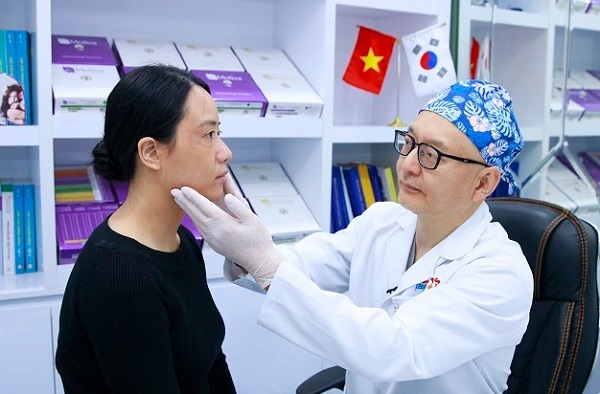 tư vấn trước khi tiêm loại bỏ mỡ