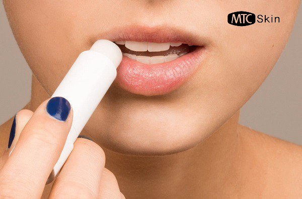 Cách dưỡng ẩm cho môi vào mùa đông